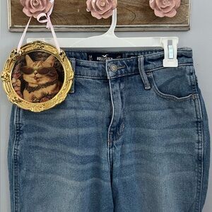 Hollister High-Rise Mom Jean Vintage Stretch